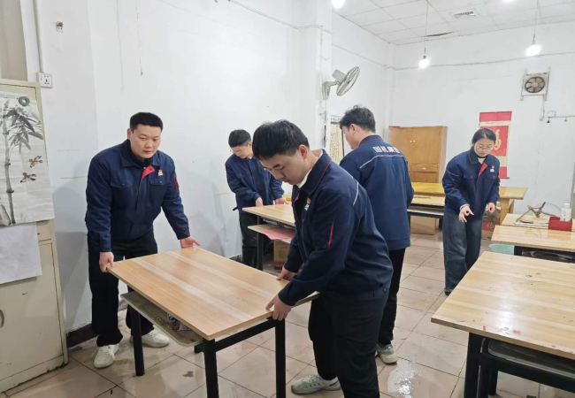 傳承雷鋒精神，勇于奉獻擔當